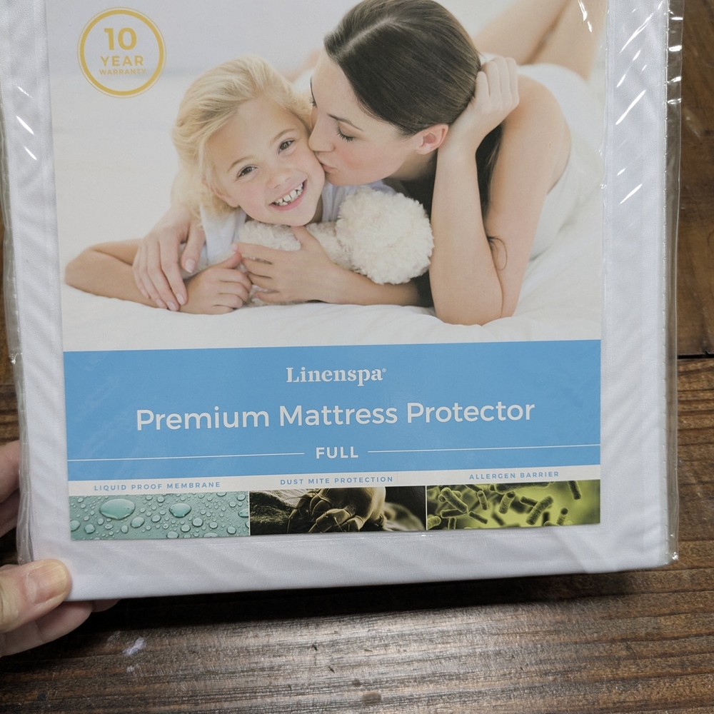 White Premium Mattress Protector - Full